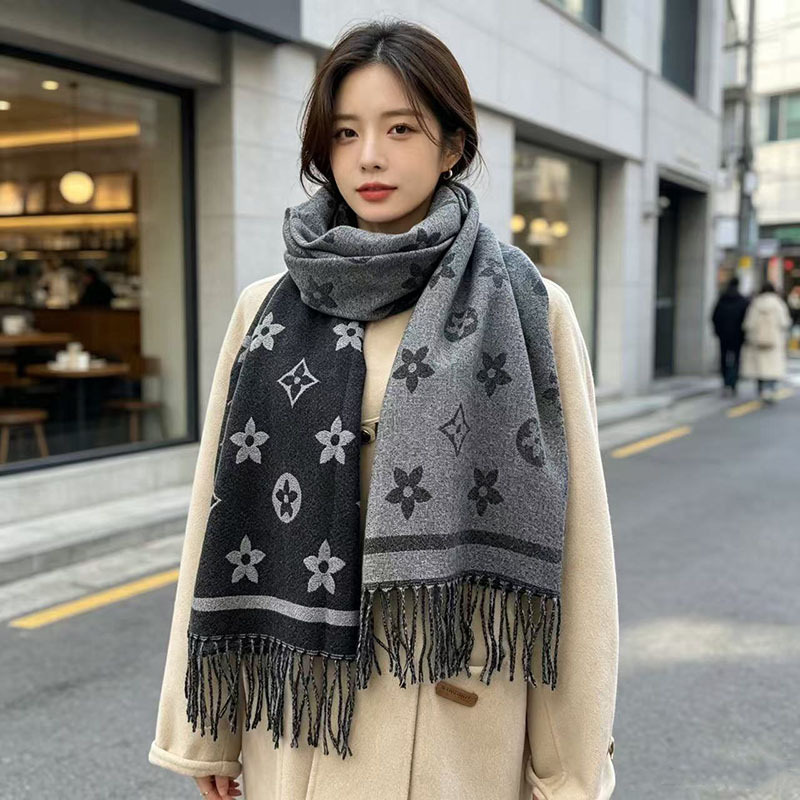 Infinity Scarf Knit - おしゃれな民族柄のレディース・フェイクカシミヤ・インフィニティ・スカーフ。冬に暖かく、両面に厚手の花柄がプリントされた、心地よいショール・フォラー・ブランケット。