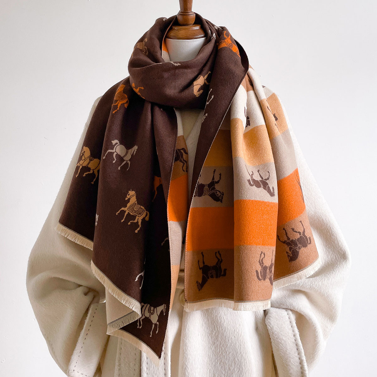 秋・冬用スカーフ、女性用パシュミナショール、高級感のある馬柄 - Woven Scarf Blanket のレビューと価格