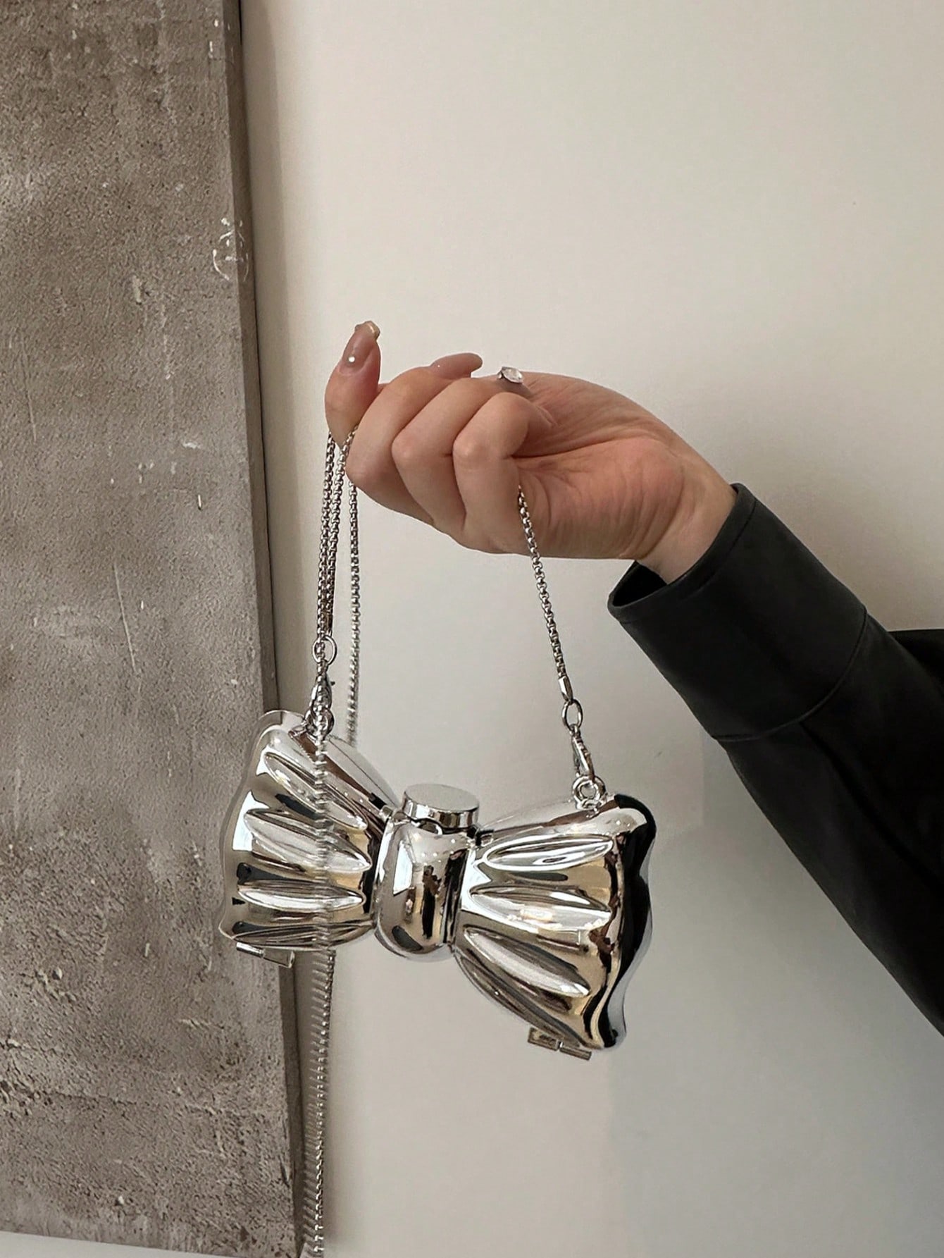 ミニサイズのアクリル製、電気メッキ加工を施したメタリックシル - Tie Clip Silver のレビューと価格
