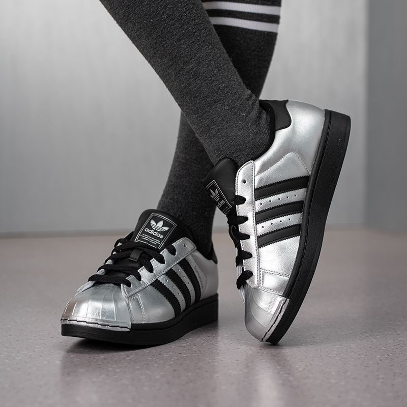 アディダス オリジナルス スーパースター 2。快適でフィット - Adidas Shoes Superstar のレビューと価格